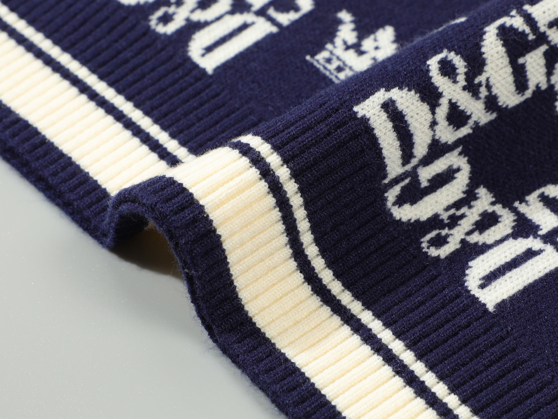 Pull D&G Bleu